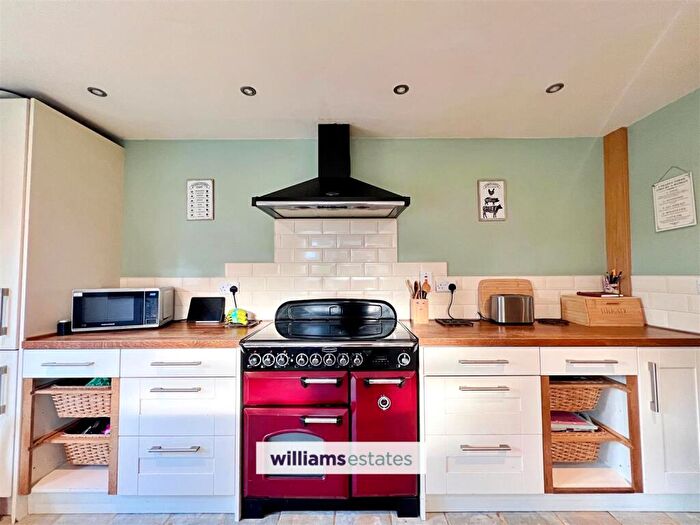 4 Bedroom Detached House For Sale In Ochr Y Bryn, Henllan, LL16