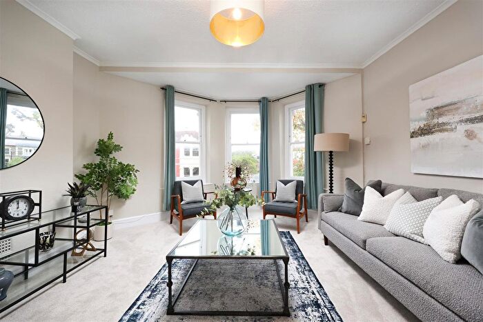 2 Bedroom Flat For Sale In Claremont Road, Bishopston, Bristol, BS7