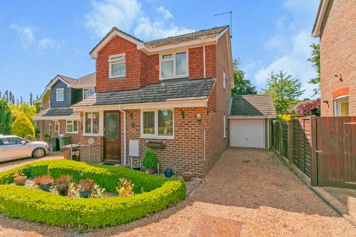 3 Bedroom Detached House For Sale In Farm Gardens, Peasmarsh, Rye, East Sussex, TN31