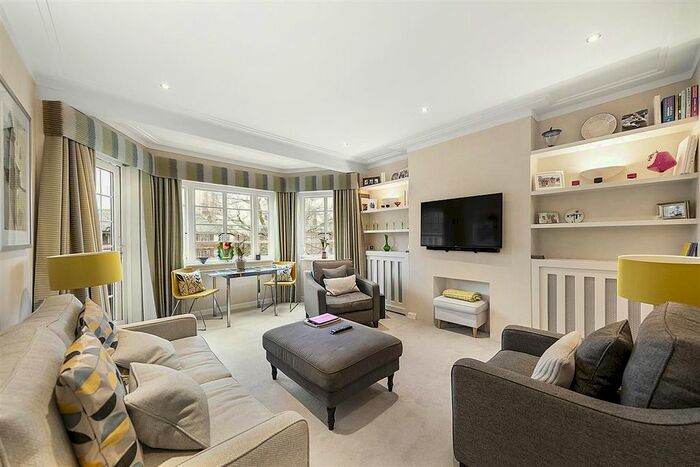 2 Bedroom Flat To Rent In Roehampton Close, London, SW15