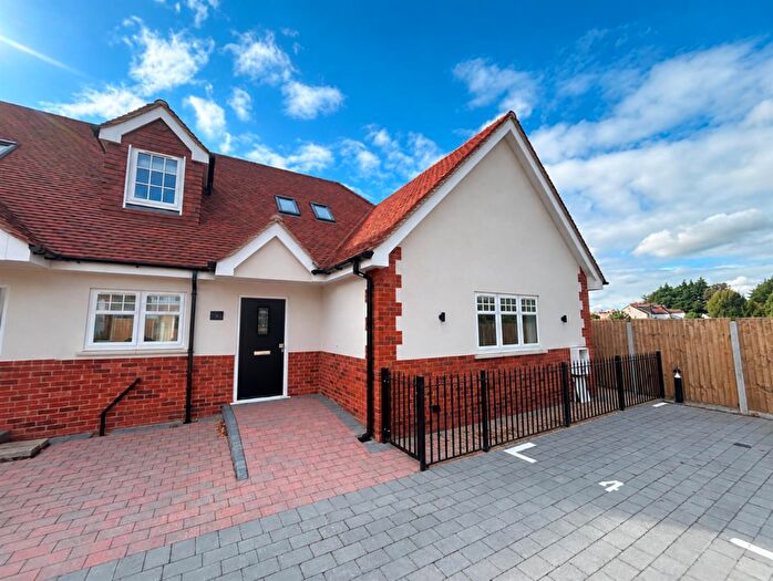 2 Bedroom Bungalow To Rent In Jensen Close, Hornchurch, RM12