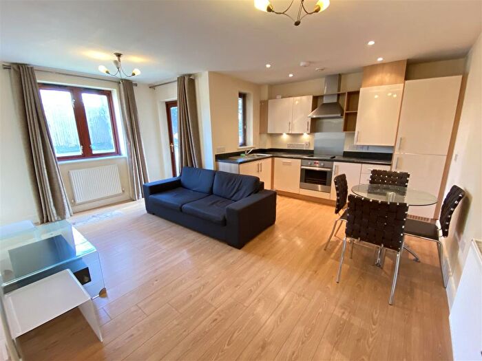 1 Bedroom Flat To Rent In Abberley Wood, Great Shelford, Cambridge, CB22