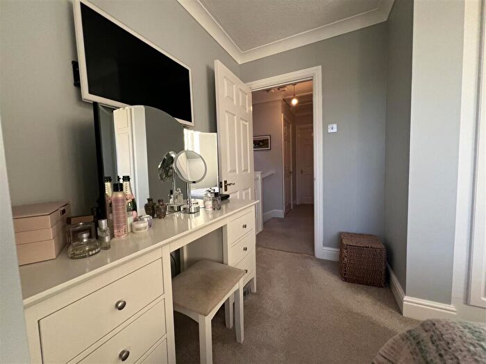 3 Bedroom Link Detached House To Rent In The Briars, Ash, GU12