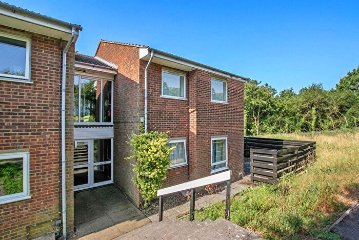 2 Bedroom Flat For Sale In Chiltern Park Avenue, Berkhamsted, HP4