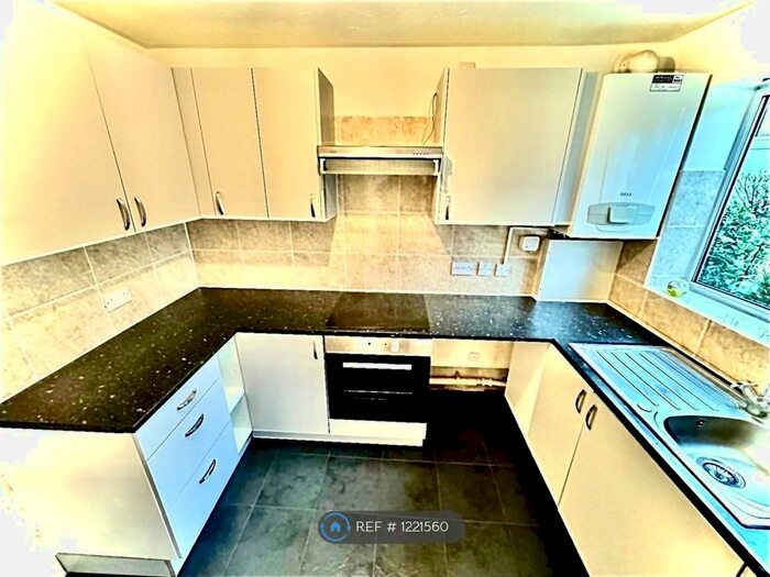 1 Bedroom Flat To Rent In Greenway Close, London, N11