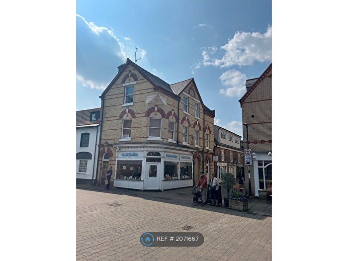 2 Bedroom Flat To Rent In Park Lane, Newmarket, CB8