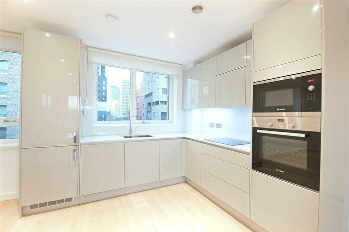 2 Bedroom Flat To Rent In Walworth Road, Elephant And Castle, London, SE17