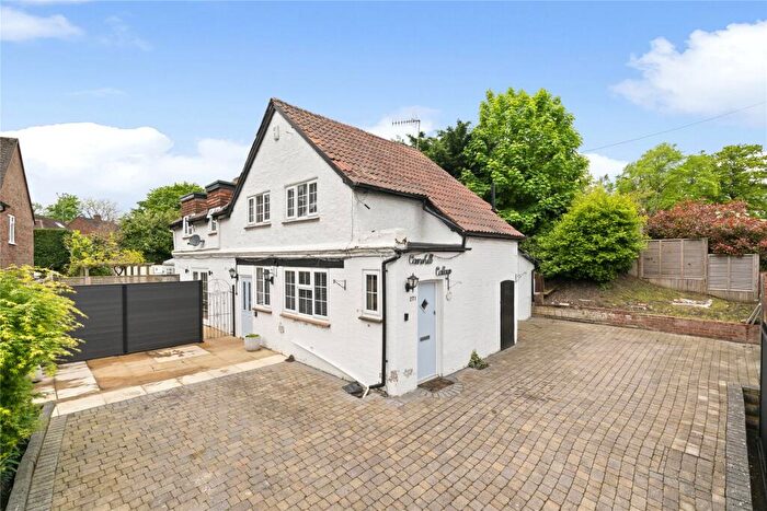 3 Bedroom Detached House For Sale In Brooklands Road, Weybridge, Surrey, KT13