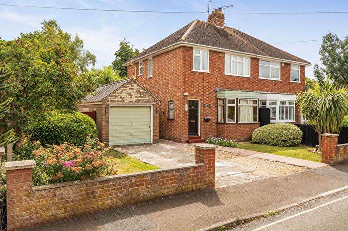 3 Bedroom Semi Detached House For Sale In Westleigh Road, Taunton, TA1