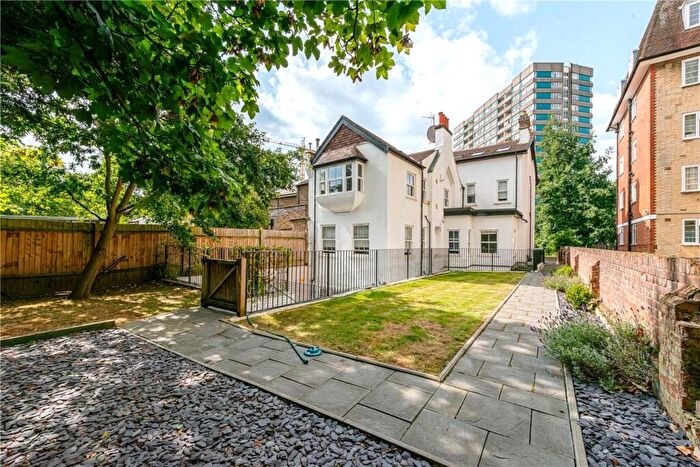 2 Bedroom Apartment To Rent In Shoot Up Hill, London, NW2