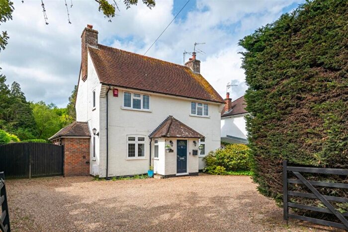 3 Bedroom Cottage For Sale In Effingham Road, RH6