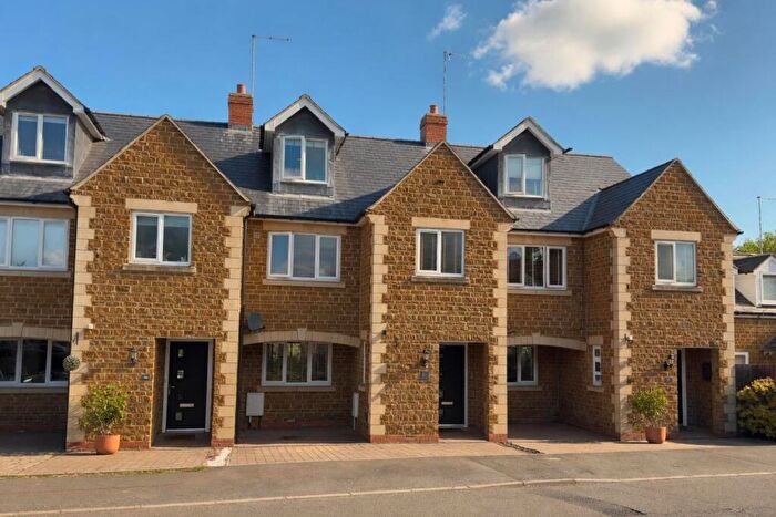 3 Bedroom Town House For Sale In Port Road, Duston, Northampton, NN5