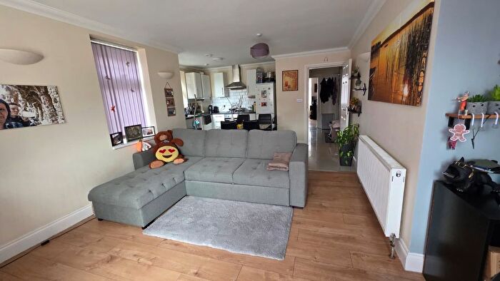 1 Bedroom Flat To Rent In Whitton Road, Hounslow, TW3