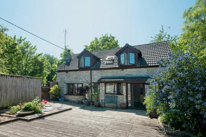 2 Bedroom Character Property For Sale In Burnett, Keynsham, Bristol, BS31