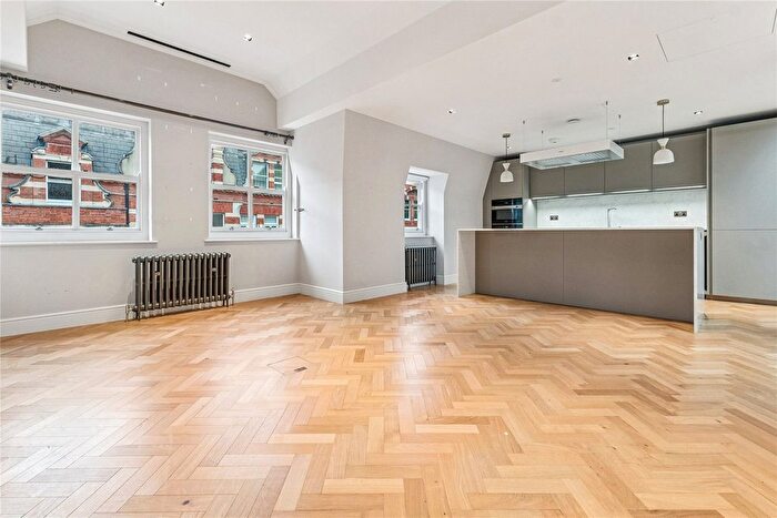 2 Bedroom Flat To Rent In Kensington Court, London, W8