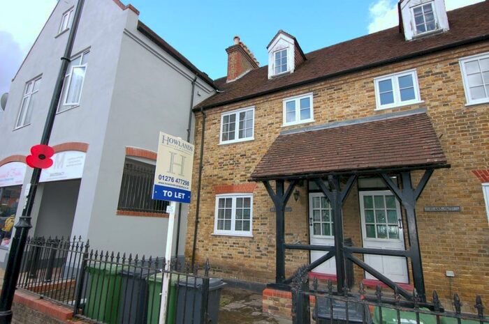 1 Bedroom Ground Maisonette To Rent In High Street, Bagshot, GU19