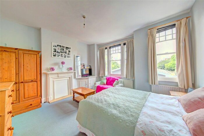 3 Bedroom Flat To Rent In Stephendale Road, Sands End, SW6