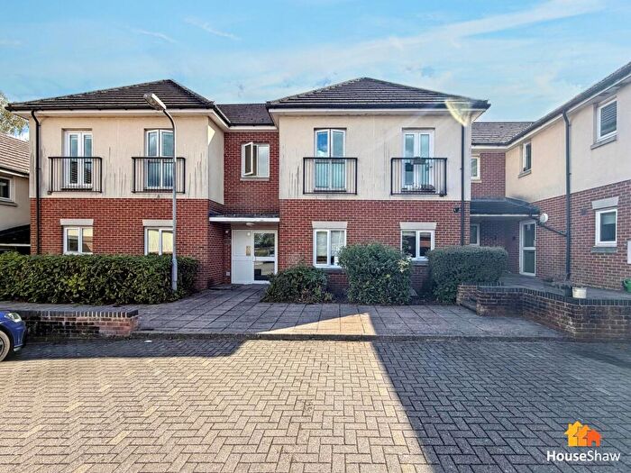 2 Bedroom Flat For Sale In School Close, Chesham, HP5