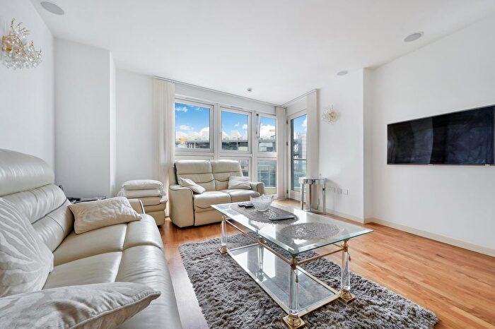 2 Bedroom Flat For Sale In New Providence Wharf, Fairmont Avenue, E14