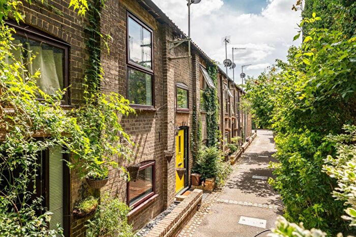 1 Bedroom Terraced House For Sale In High Street, Ware, SG12