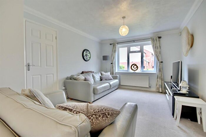3 Bedroom Semi Detached House For Sale In The Spring, Denmead, PO7