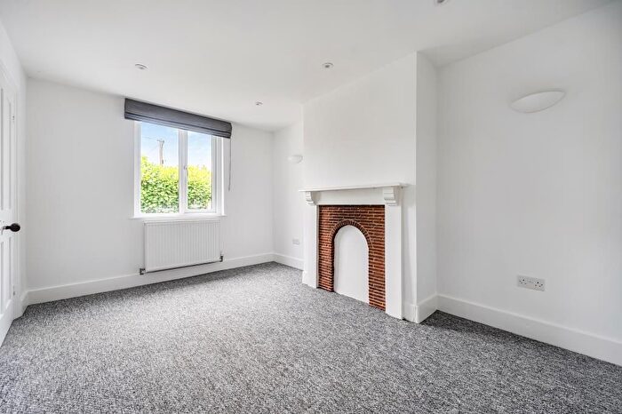 2 Bedroom Cottage For Sale In Henley-On-Thames, Oxfordshire, RG9