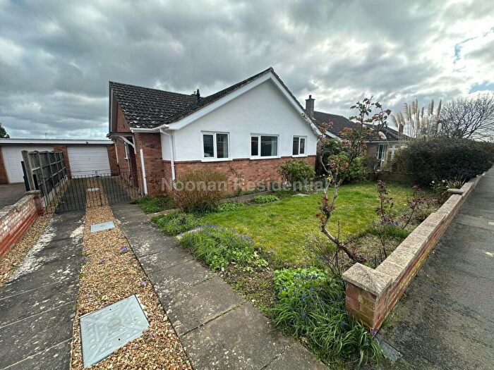 3 Bedroom Bungalow To Rent In Culloden Close, Eaton Ford, PE19