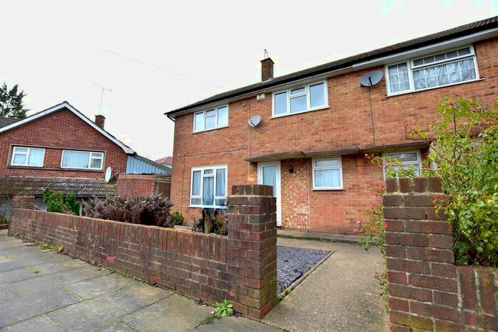 3 Bedroom End Of Terrace House To Rent In Albatross Avenue, Rochester ME2