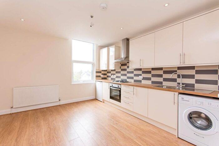 2 Bedroom Flat To Rent In Cricklewood Broadway, Cricklewood, London, NW2
