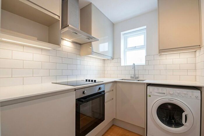 1 Bedroom Apartment To Rent In Spinney Hill, Addlestone, KT15