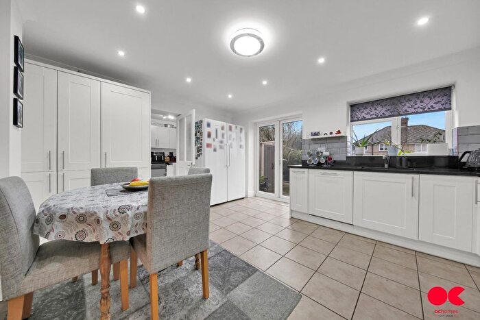 3 Bedroom Semi Detached House For Sale In Clitheroe Road, Romford, RM5