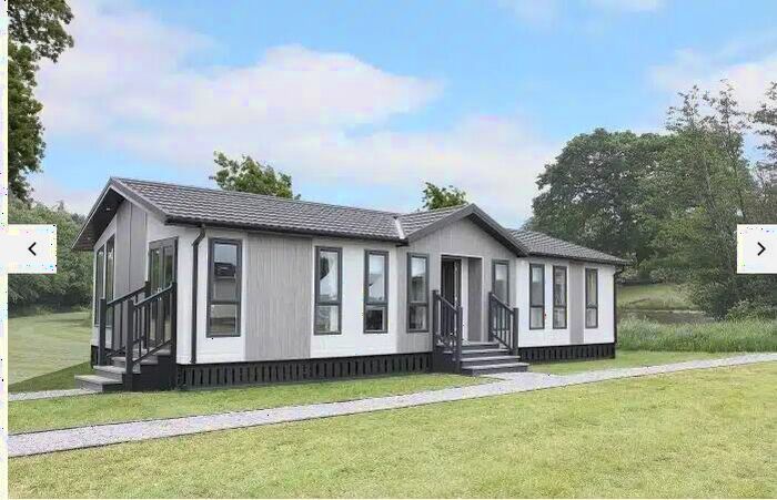 2 Bedroom Park Home For Sale In Wareham Road, Poole, BH16