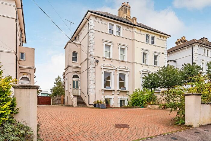 2 Bedroom Flat For Sale In Ground Floor Flat, St. Johns Road, Sevenoaks, Kent, TN13