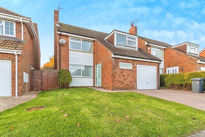4 Bedroom Detached House For Sale In Lomond Drive, Linslade, Leighton Buzzard, LU7