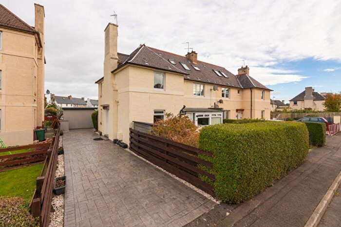 4 Bedroom Flat For Sale In Boswall Quadrant, Edinburgh, EH5