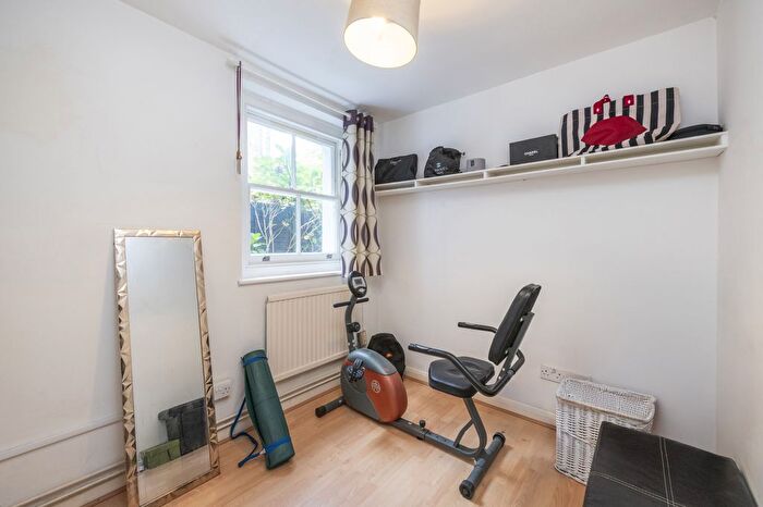 2 Bedroom Flat For Sale In East Dulwich Grove, East Dulwich, SE22