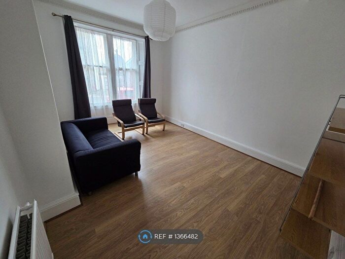 2 Bedroom Flat To Rent In Eyre Place, Edinburgh, EH3