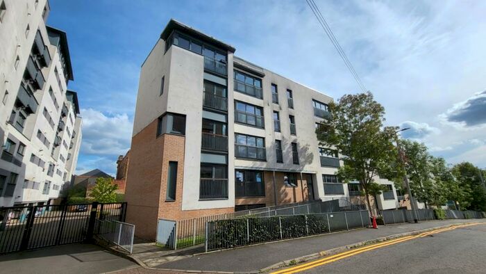 2 Bedroom Flat To Rent In Great Dovehill, Glasgow, G1