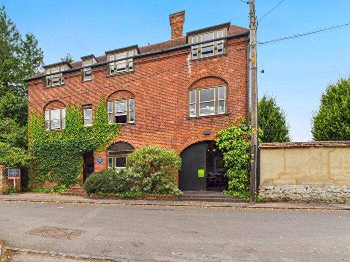 1 Bedroom Flat For Sale In High Street, Haddenham, HP17