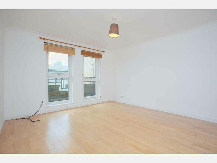 2 Bedroom Flat To Rent In St. James's Drive, London, SW12