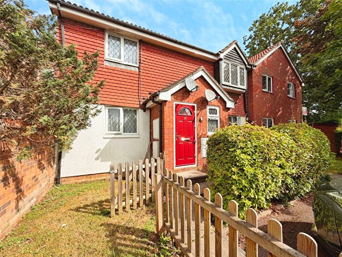 2 Bedroom Maisonette For Sale In Padcroft Road, Yiewsley, West Drayton, UB7