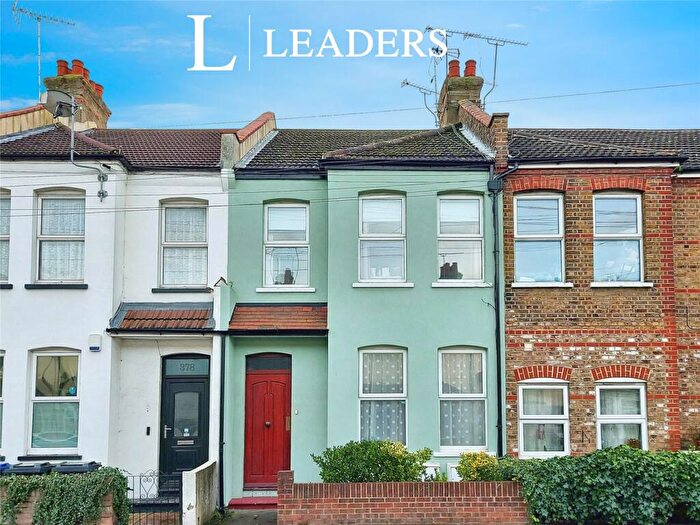 1 Bedroom Flat To Rent In Fairfax Drive, Westcliff-on-Sea, SS0