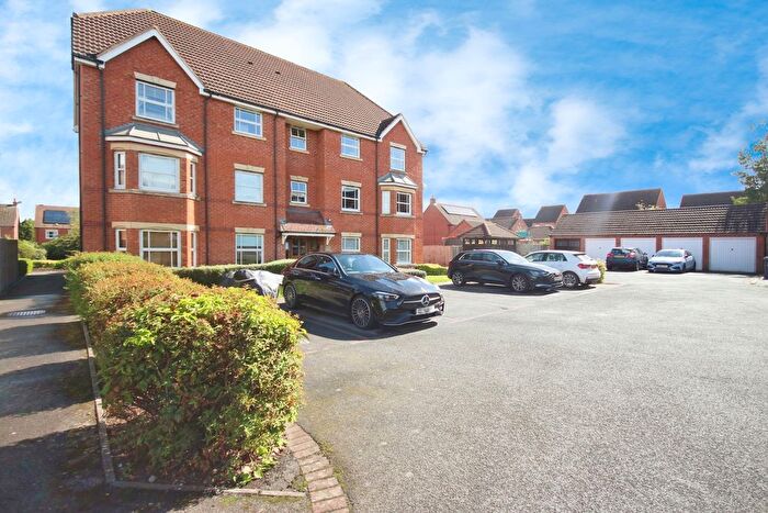 2 Bedroom Flat For Sale In Dey Croft, Chase Meadow, Warwick, Warwickshire, CV34