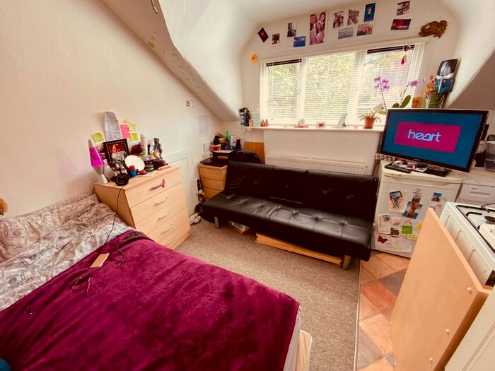 Studio To Rent In Haslemere Road, Crouch End, N8