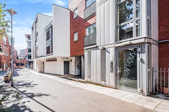 2 Bedroom Apartment For Sale In William Fairburn Way, Manchester, M4