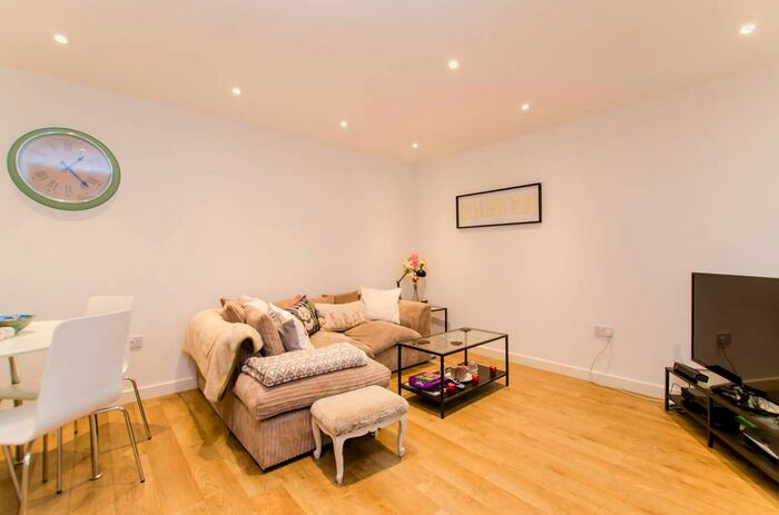 2 Bedroom Flat To Rent In Florence Way, Balham, London, SW12