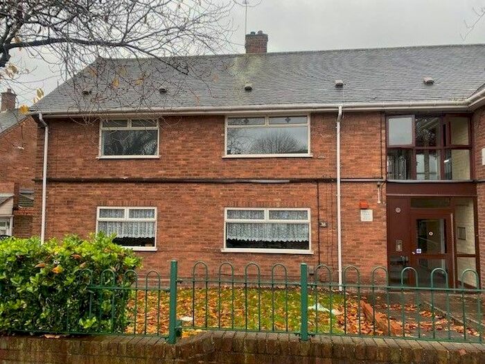 2 Bedroom Flat To Rent In Peacock Avenue, Ashmore Park, Wednesfield, WV11