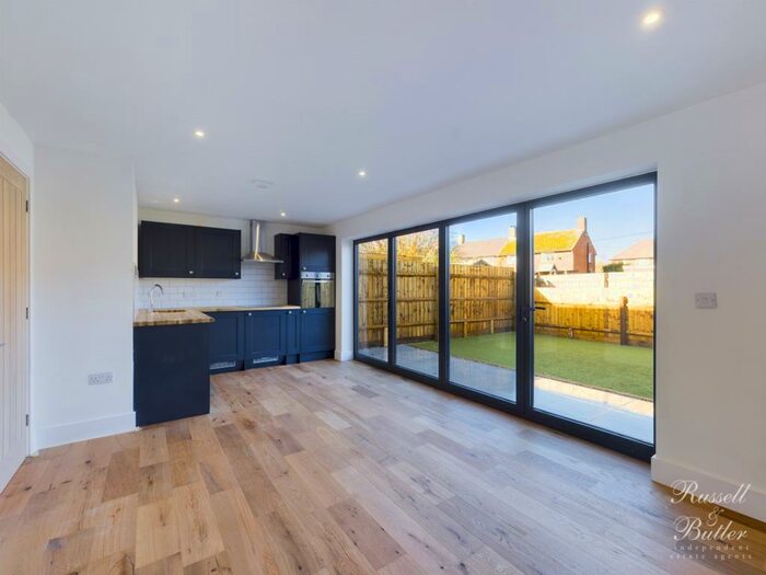 2 Bedroom Bungalow For Sale In The Maltings, Chackmore, MK18