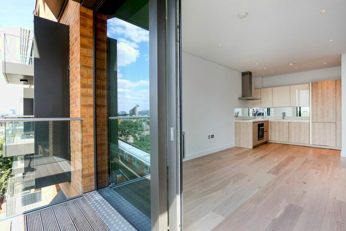 1 Bedroom Flat To Rent In Plaza Gardens, London, SW15