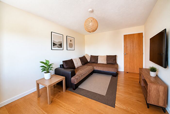 1 Bedroom Flat To Rent In The Beeches, Hounslow, Greater London, TW3